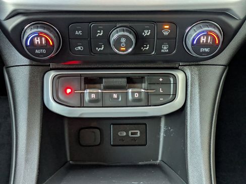 Used 2023 GMC Acadia SLE image 18