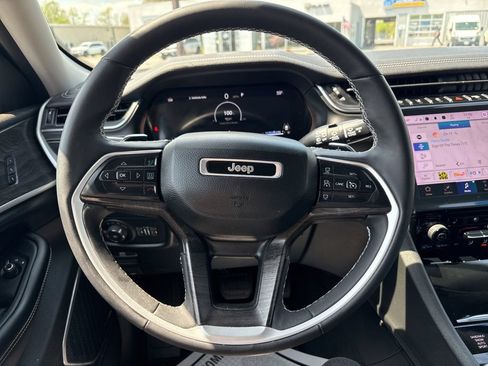 Used 2023 Jeep Grand Cherokee Limited w/ Luxury Tech Group II AWD/4WD image 10