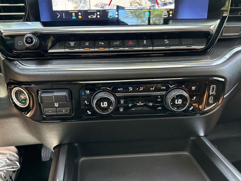 Used 2024 Chevrolet Silverado 2500 High Country w/ High Country Premium Package image 24