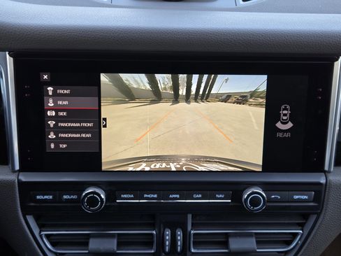 Used 2020 Porsche Macan S image 12