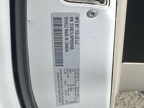 Used 2023 Chrysler Pacifica Touring-L FWD image 35