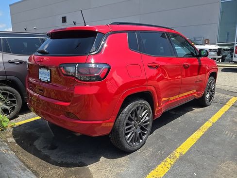 Certified 2022 Jeep Compass Limited w/ (RED) Package AWD/4WD image 9