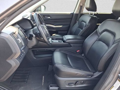 Used 2023 Nissan Pathfinder SL AWD/4WD image 10
