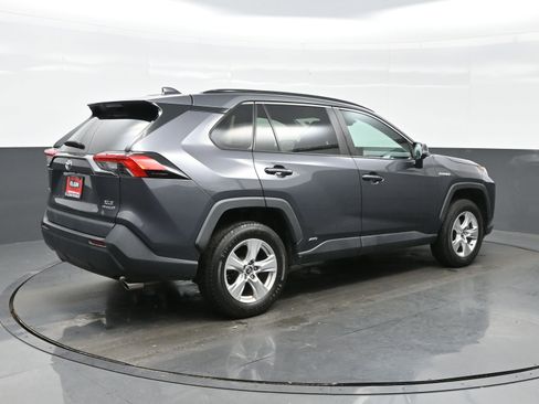 Used 2020 Toyota RAV4 XLE image 6
