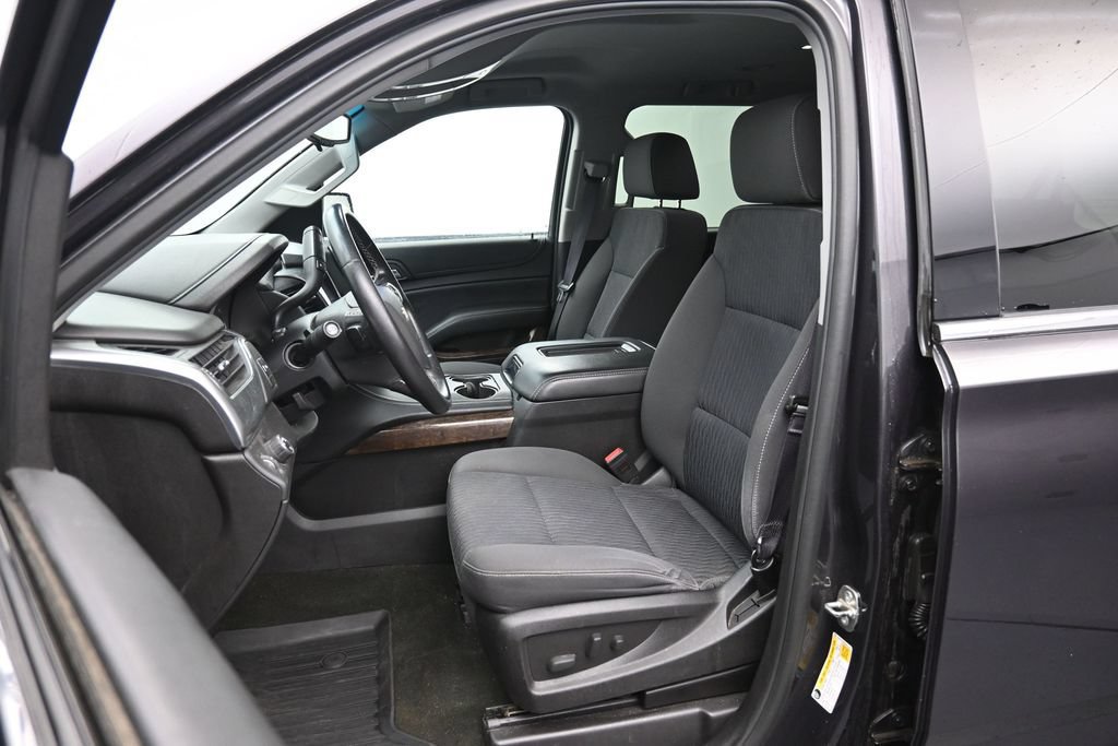 Used 2016 Chevrolet Suburban LS RWD image 18