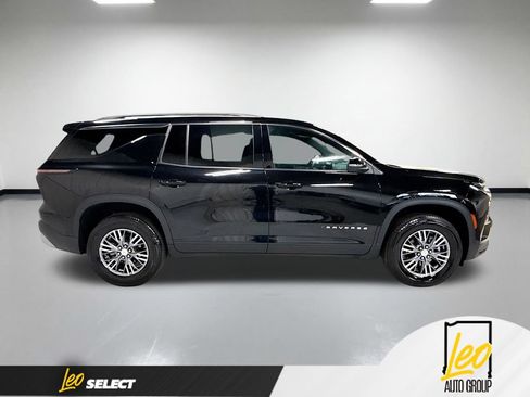 Used 2026 Chevrolet Traverse LT w/ LPO, Floor Liner Package FWD image 6