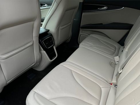 Used 2019 Lincoln Nautilus Select image 12