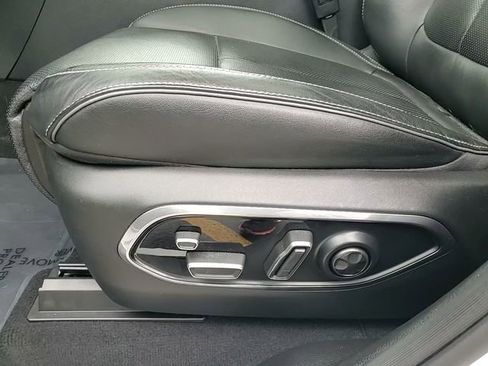 Used 2023 Jeep Grand Cherokee Overland w/ Luxury Tech Group IV image 14