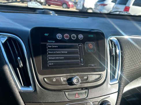 Used 2017 Chevrolet Malibu LT image 28