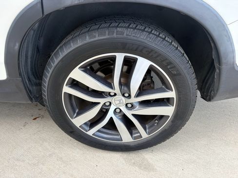 Certified 2018 Honda Pilot Touring image 42