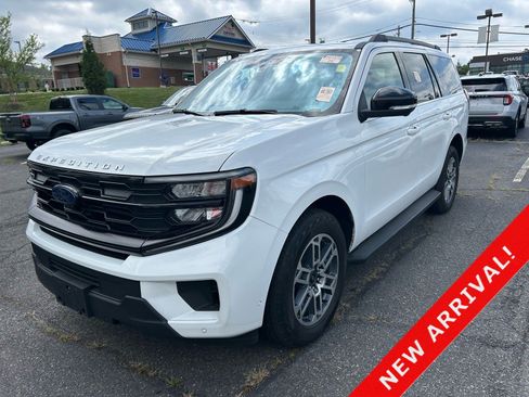 Certified 2025 Ford Expedition Active AWD/4WD image 1