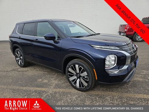 New 2025 Mitsubishi Outlander SE image 1