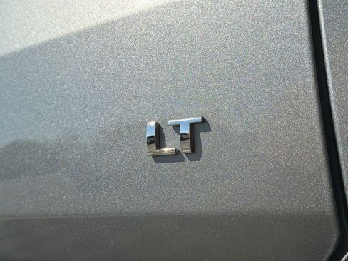 Used 2023 Chevrolet Traverse LT image 16