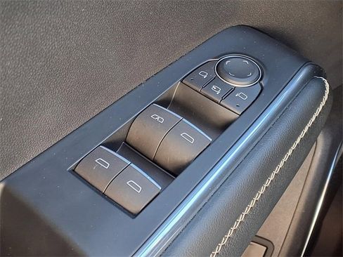 Used 2024 GMC Acadia Denali image 16