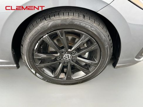 Used 2025 Volkswagen Jetta Sport FWD image 36