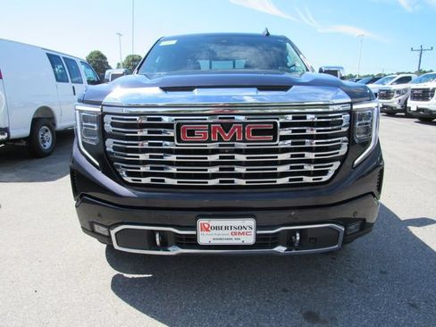 Used 2023 GMC Sierra 1500 Denali w/ Denali Reserve Package AWD/4WD image 5