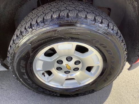 Used 2013 Chevrolet Suburban LS image 23