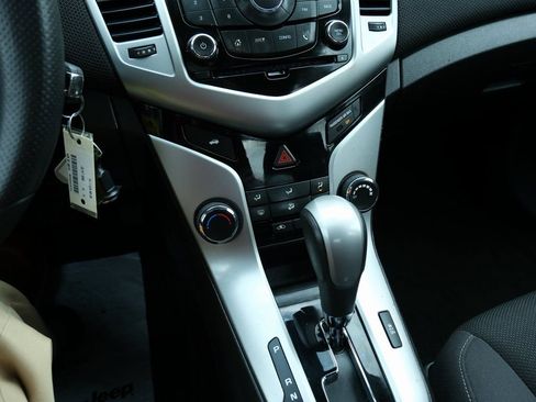 Used 2016 Chevrolet Cruze LT w/ Technology Package FWD image 22