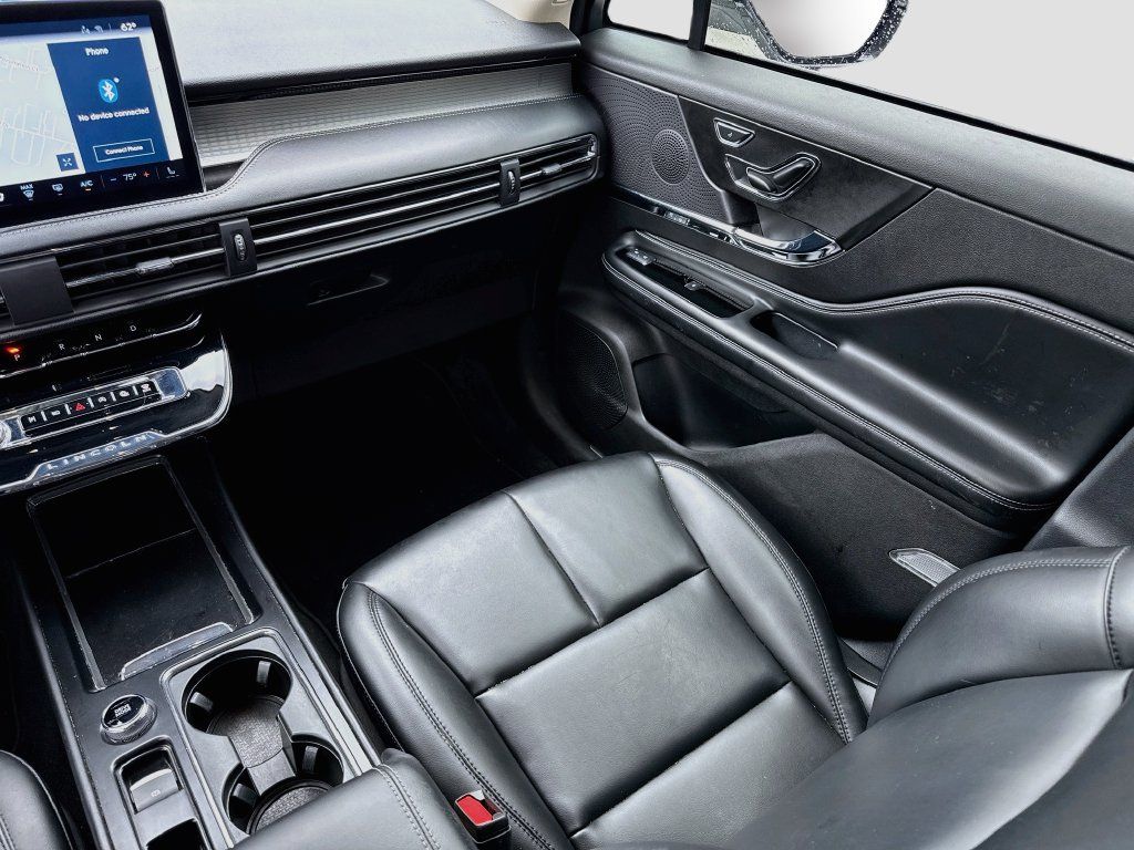 Used 2023 Lincoln Corsair FWD image 28