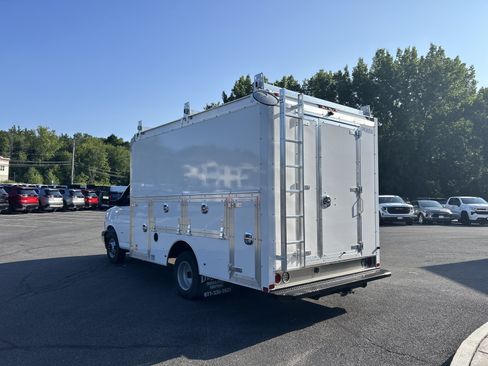 New 2026 GMC Savana 3500 w/ Power Convenience Package RWD image 4