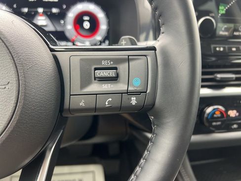 Used 2024 Nissan Pathfinder Platinum w/ Lighting Package (N93) image 17