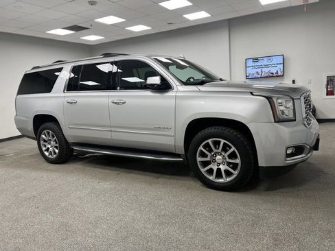 Used 2020 GMC Yukon XL Denali image 13