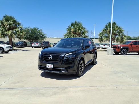 Used 2024 Nissan Pathfinder S FWD image 1