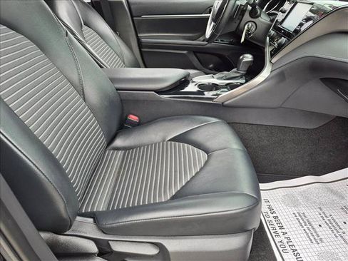 Used 2020 Toyota Camry SE FWD image 19