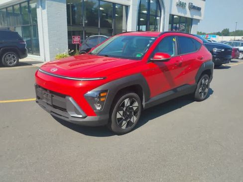 Used 2024 Hyundai Kona SEL AWD/4WD image 3