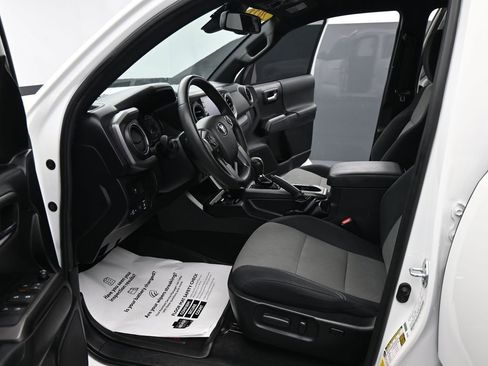 Used 2022 Toyota Tacoma TRD Off-Road w/ Technology Package image 17