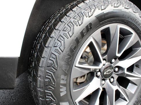 Used 2022 Chevrolet Tahoe Z71 w/ Luxury Package image 14