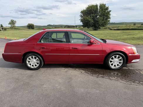 Used 2010 Cadillac DTS FWD image 7
