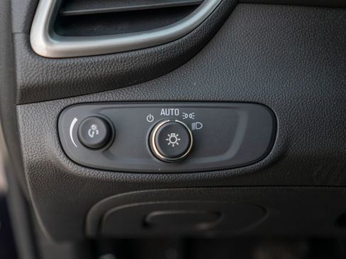 Certified 2021 Chevrolet Trax LT w/ Driver Confidence Package image 25