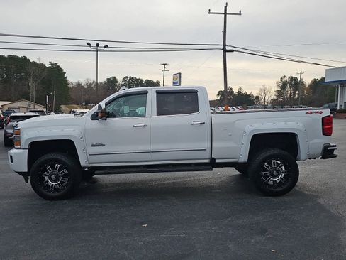 Used 2019 Chevrolet Silverado 2500 High Country w/ Duramax Plus Package image 9