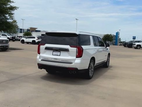 Used 2023 GMC Yukon XL Denali Ultimate AWD/4WD image 9