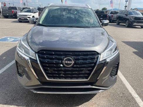 Used 2023 Nissan Kicks SV FWD image 3