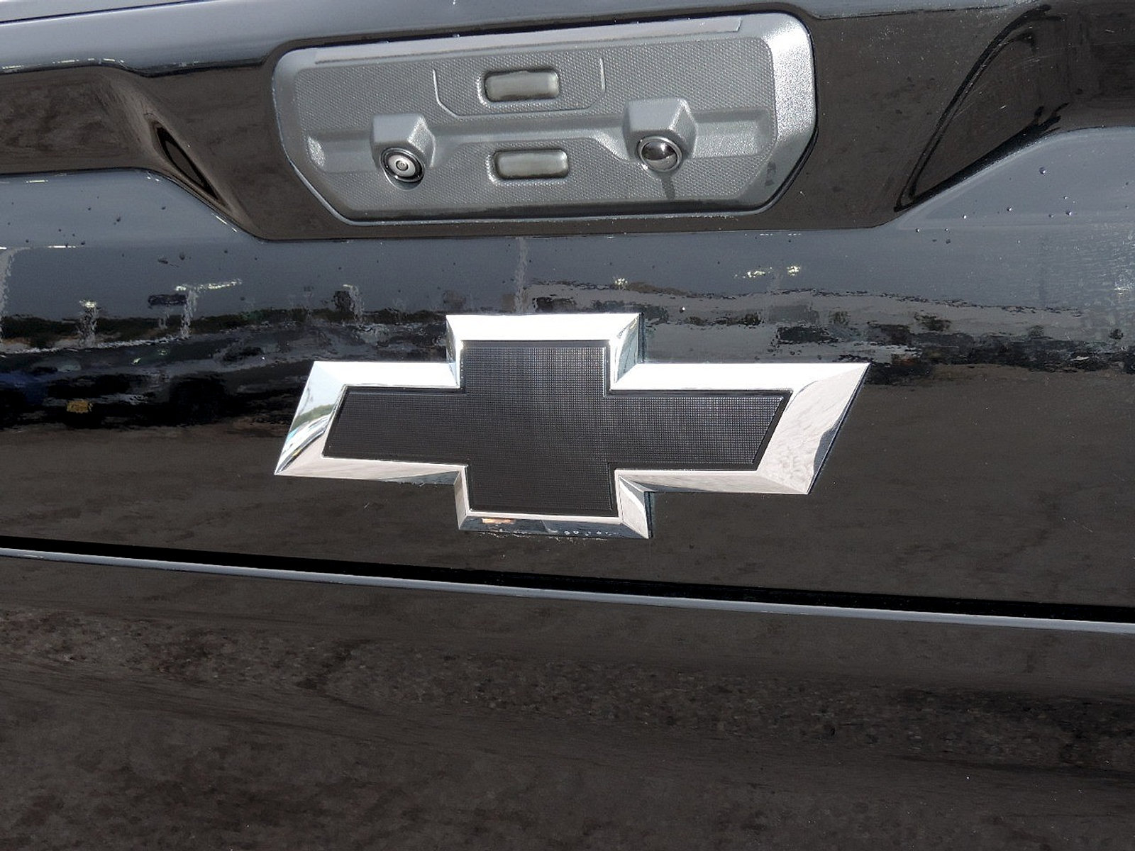 Certified 2026 Chevrolet Silverado 2500 ZR2 w/ LPO, Dark Essentials Package AWD/4WD image 10