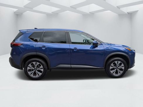 Used 2023 Nissan Rogue SV FWD image 2