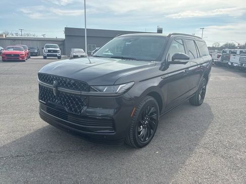 New 2026 Lincoln Navigator Reserve w/ Jet Appearance Package image 1