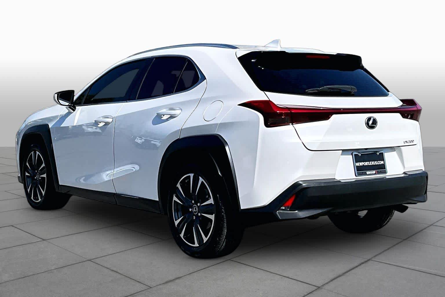 Used 2019 Lexus UX 200 w/ Premium Package FWD image 11