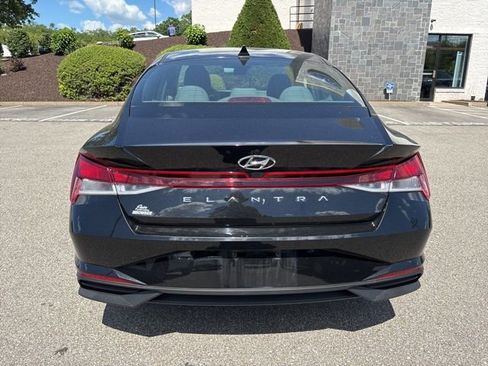 Used 2023 Hyundai Elantra SEL w/ Convenience Package FWD image 4