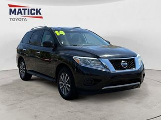 Used 2014 Nissan Pathfinder SV FWD video 1