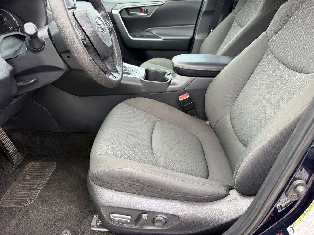 Used 2024 Toyota RAV4 XLE FWD image 9