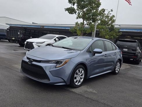 Used 2023 Toyota Corolla LE image 3