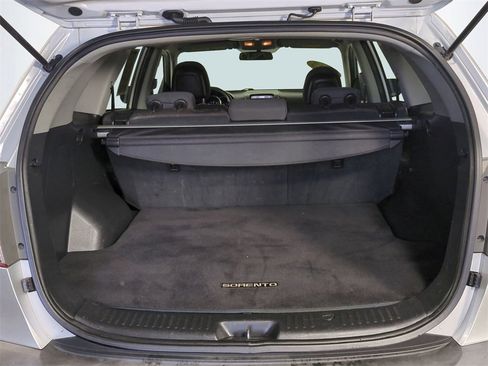 Used 2013 Kia Sorento LX image 14