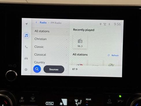 Used 2023 Toyota Highlander XLE image 25