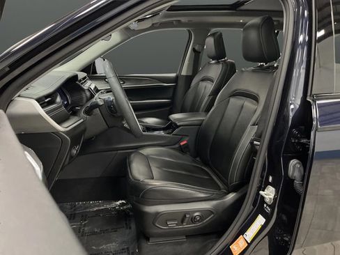 Used 2023 Jeep Grand Cherokee L Limited image 4