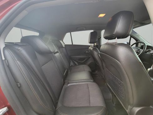 Used 2021 Chevrolet Trax LT w/ LT Convenience Package AWD/4WD image 28