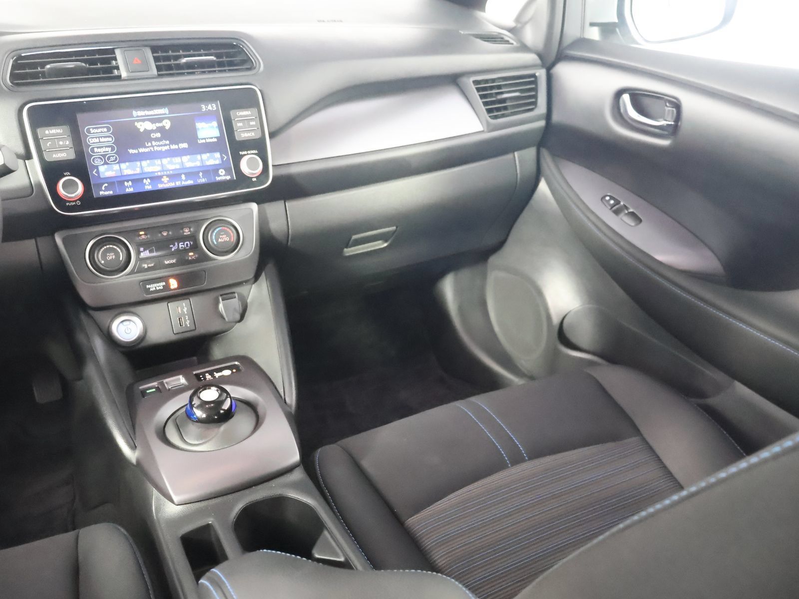 Used 2025 Nissan Leaf S FWD image 27