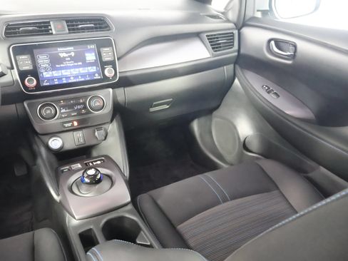 Used 2025 Nissan Leaf S FWD image 27